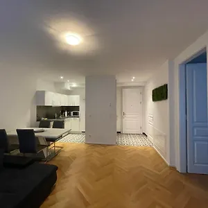 1st La Opera Suites Vienna