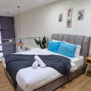 ekocheras-new-reno-muji-duplex-5pax-above-mall-mrt.kualalumpurs-hotels.com/